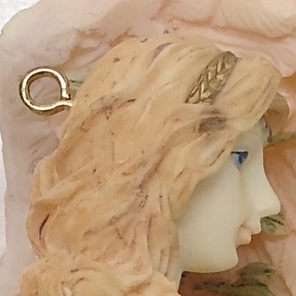 Vintage Angel's Embrace "Christmas Around the World" House of Lloyd Stock #5309 - Picture 16 of 16